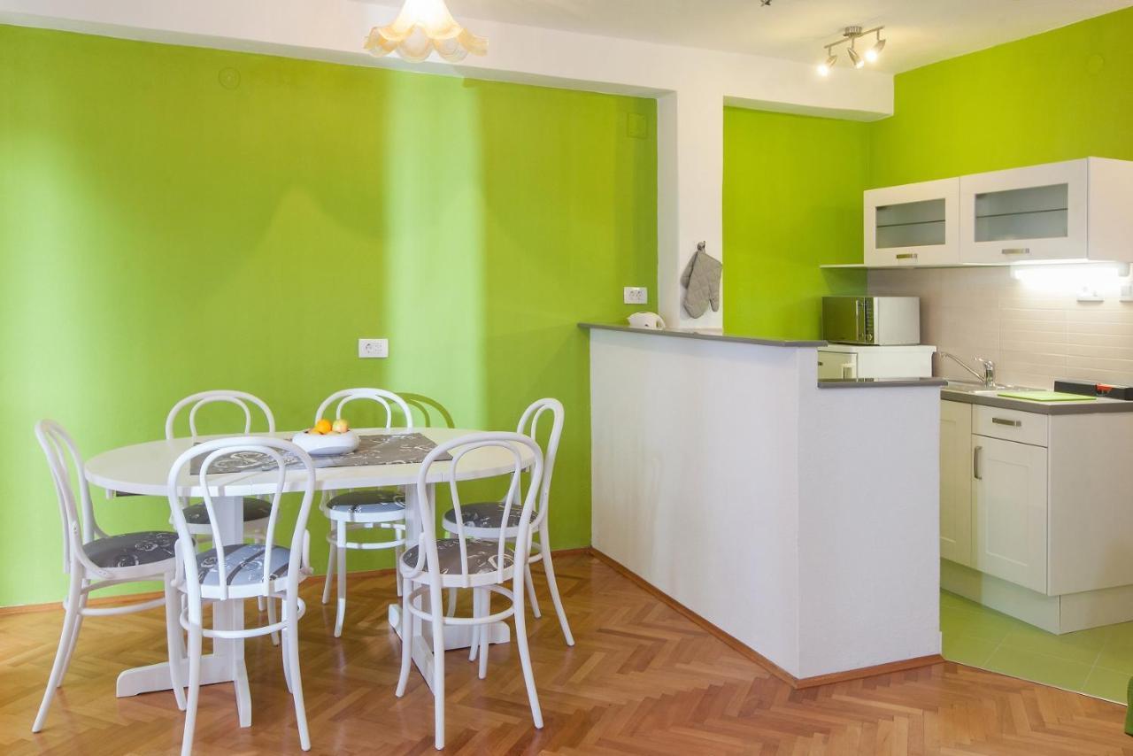 Vega Apartments Podgora Buitenkant foto