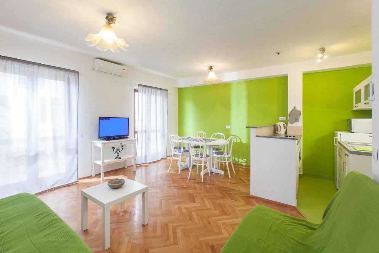 Vega Apartments Podgora Buitenkant foto